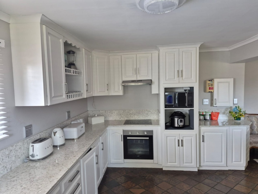 4 Bedroom Property for Sale in Blue Bend Eastern Cape